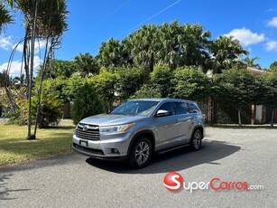 Toyota Highlander LE 2014