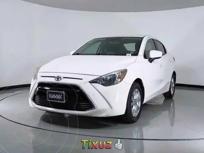 Toyota Yaris Sedán Premium