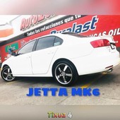 Bonito Jetta MK6 con factura Original