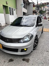 Nissan Tiida 1.8 Premium 5 p