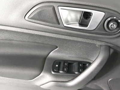 Ford Fiesta 1.6 SE AT Hatchback 2015