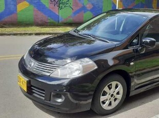 Nissan Tiida 1.8 Premium 5 p