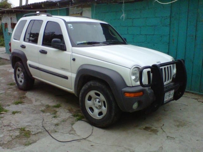 Vendo Jeep Liberty 2004