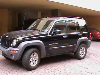 Vendo Jeep liberty sport 4x2 Modelo 2003