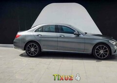 Auto MercedesBenz Clase C 2020 de único dueño en buen estado