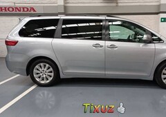 Se pone en venta Toyota Sienna 2015