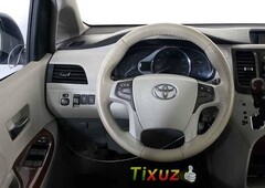 Toyota Sienna 2013 impecable en Juárez