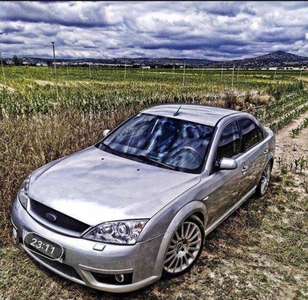 Ford Mondeo St220