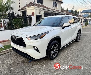 Toyota Highlander LE 2021