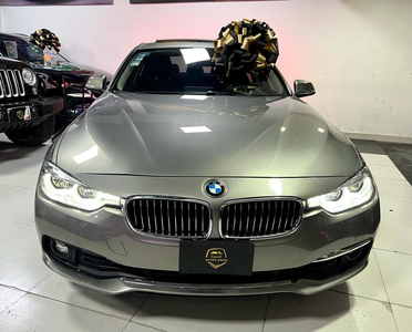 BMW Serie 3 2.0 330ia Luxury Line At