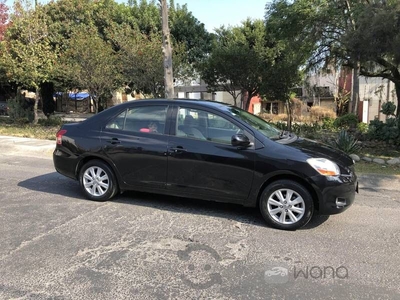 Toyota Yaris 4p Sedán Premium Aut