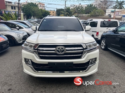 Toyota Land Cruiser VX 2011