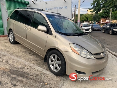 Toyota Sienna LE 2009