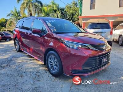 Toyota Sienna LE 2021