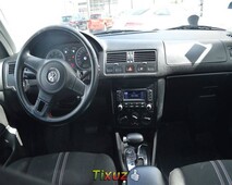Auto Volkswagen Clásico 2014 de único dueño en buen estado