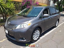 Toyota sienna limited unico dueño impecable