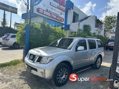 Nissan Pathfinder SE 2005