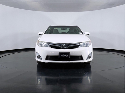 Toyota Camry 2.5 XLE L4 6AT