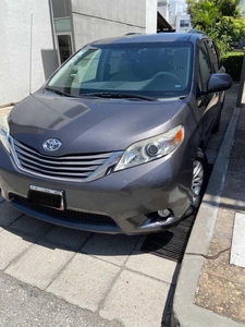 Toyota Sienna Xle At