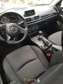 Excelente Mazda 3 2015