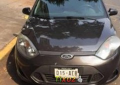 Ford Ikon 2012 impecable