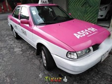 Nissan Tsuru con placas de Taxi