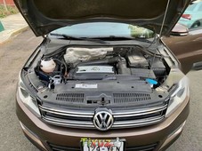 Quiero vender urgentemente mi auto Volkswagen Tiguan 2012 muy bien estado