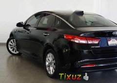 Un carro Kia Optima 2017 en Querétaro