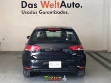 Un carro Volkswagen Golf 2015 en Álvaro Obregón