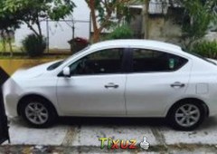 Un excelente Nissan Versa 2012 está en la venta