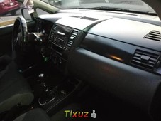 Un Nissan Tiida 2011 impecable te está esperando