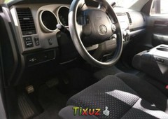 Vendo un carro Toyota Tundra 2010 excelente llámama para verlo