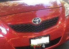Vendo un carro Toyota Yaris 2015 excelente llámama para verlo