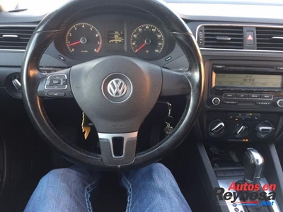 Volkswagen Jetta 2011 5 cil automático regularizado