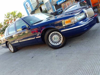 Lincoln Town Car Signure Piel At