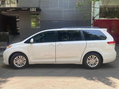 Toyota Sienna Xle At