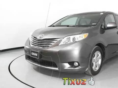 Toyota Sienna XLE 33L