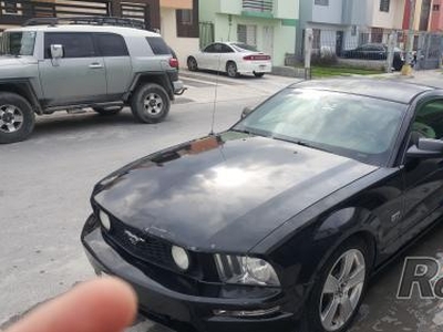 Ford Mustang 2006 8 cil manual mexicano