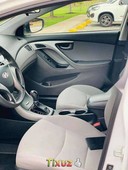 Carro Hyundai Elantra 2015 en buen estadode único propietario en excelente estado