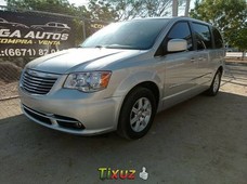 Chrysler Town Country Touring 2012