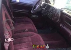 Quiero vender un Chevrolet Suburban en buena condicción