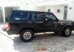 Se vende un Jeep Cherokee 1996 por cuestiones económicas