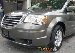 Tengo que vender mi querido Chrysler Town Country 2010 en muy buena condición