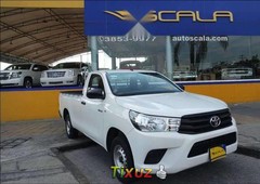 Toyota hilux 4x2 4 cilindros como nueva