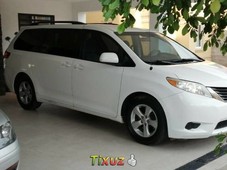 Toyota sienna 2011
