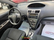 Toyota Yaris sedan 2014 blanco