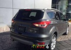 Un carro Ford Escape 2016 en Huixquilucan