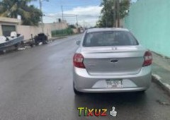 Un carro Ford Figo 2017 en Mérida