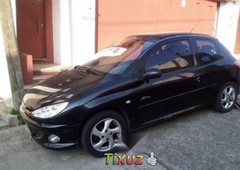 Un carro Peugeot 206 2007 en Cuernavaca