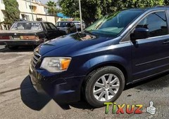 Un Chrysler Town Country 2008 impecable te está esperando